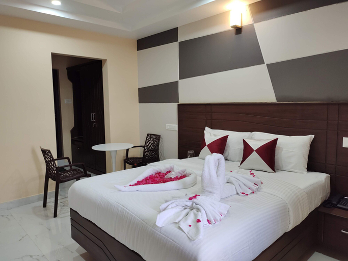 Bedroom 2, John Towers, Surat