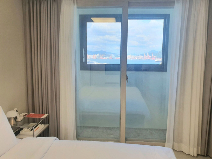 Bedroom 2, Shift Door Residence Hari