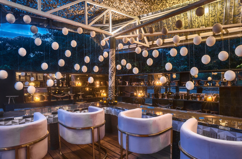 Food & Drinks