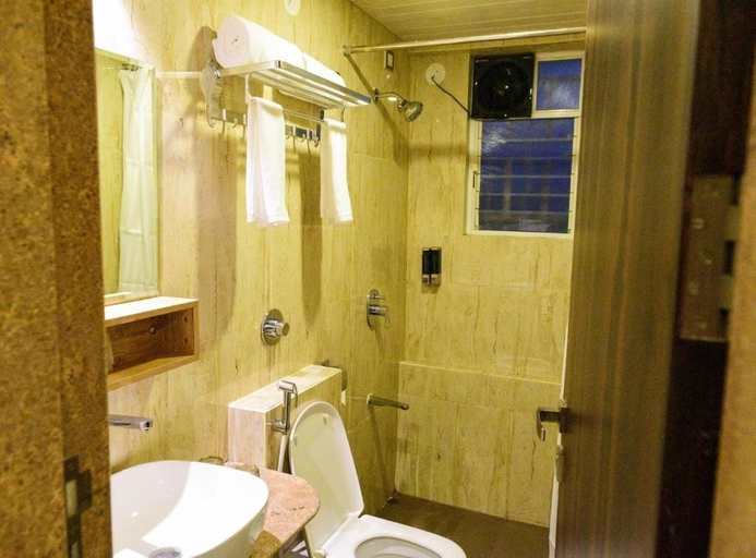 Bathroom 3, Little Mastiff Moshi, Pune
