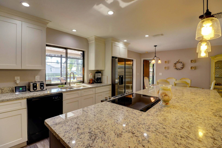 Others 5, 2216 Everest Parkway, Lee