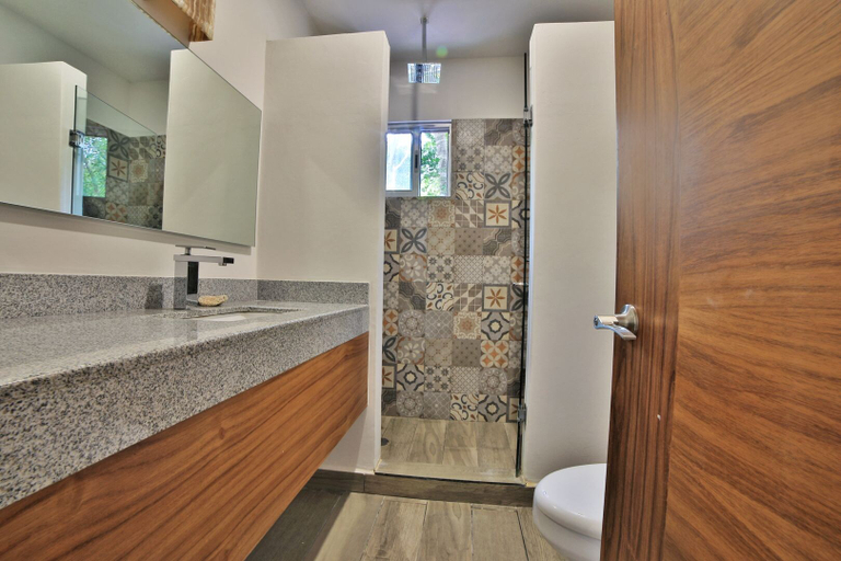 Bathroom 3, IK Zama 10, Cozumel