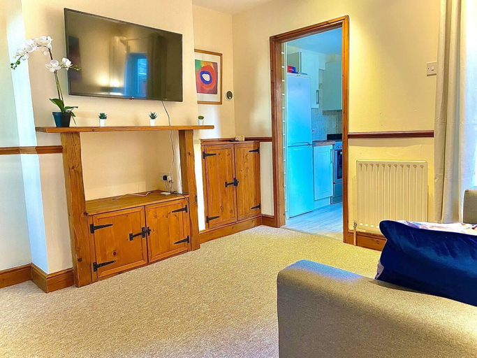 Others 5, Stunning 3-bed House in Bedford, Quiet Location, Bedfordshire