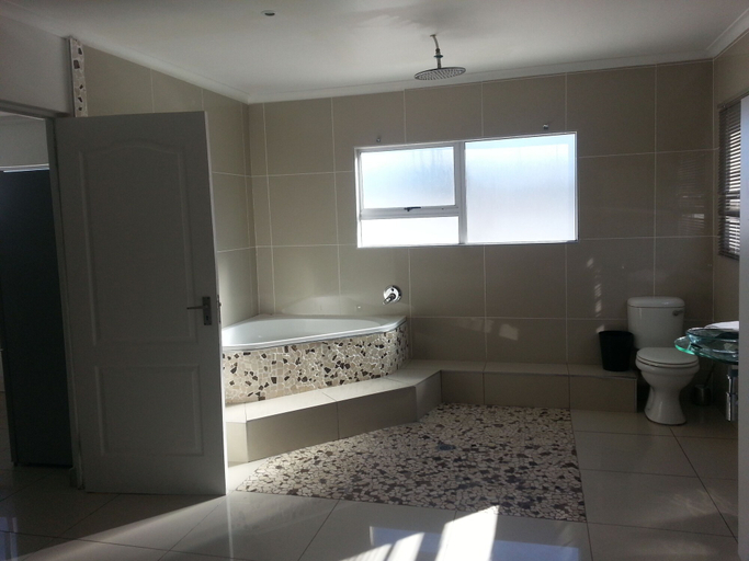 Bathroom 4, Saldanha Bay Inn, West Coast