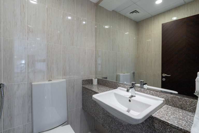 Bathroom 2, GLOBALSTAY. Luxury 4BR Private Pool Penthouse, Dubai