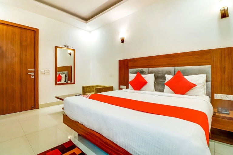 Bedroom 2, Hotel Airport View, West
