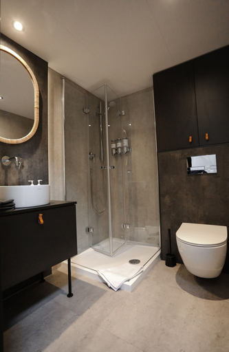 Bathroom, CAMPagne au Clos Sainte-Thècle, Mékinac