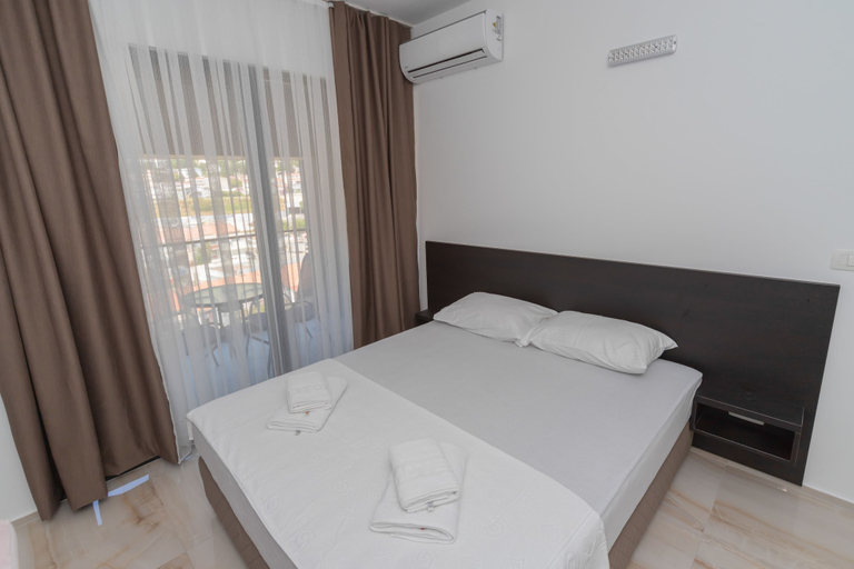 Bedroom 4, N Hotel
