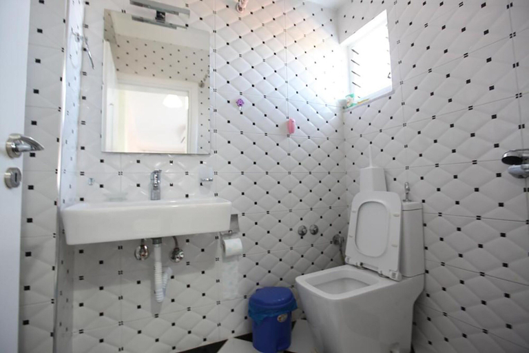 Bathroom 3, Vila Riza Veliu, Sarandës