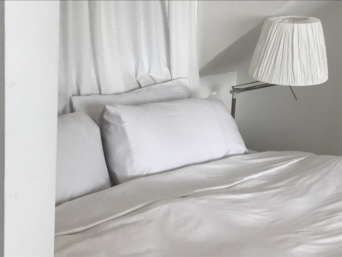 Bedroom 2, The Music Fable, Swansea