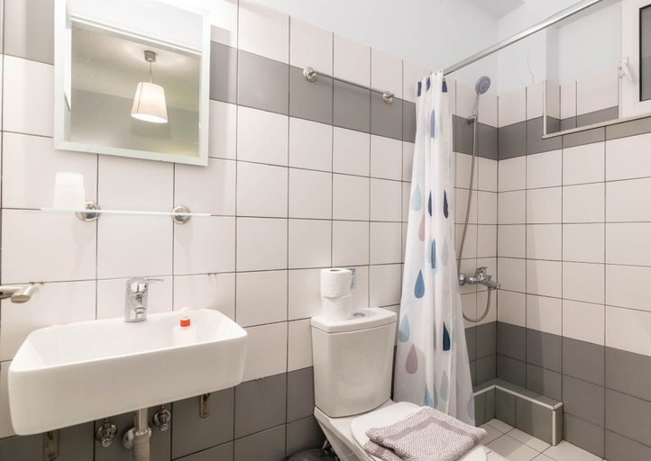 Bathroom 5, Georgia Apartments, Ionian Islands