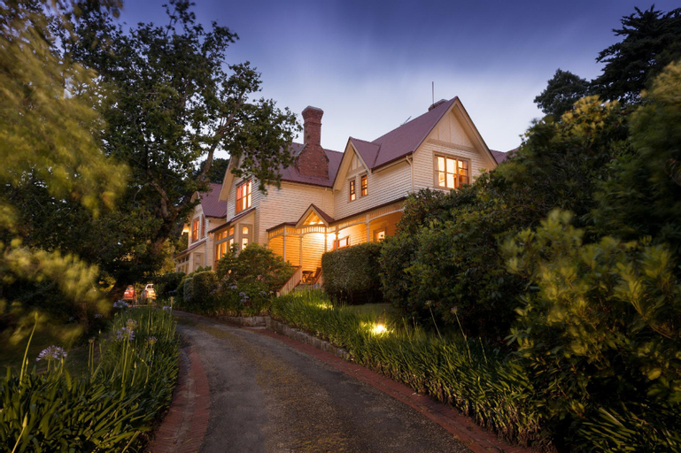 Exterior & Views