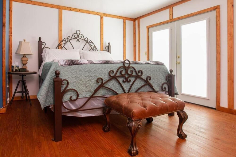 Bedroom 2, Round Top Hotel, Fayette