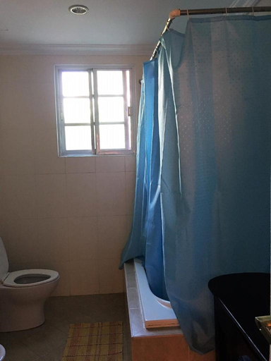 Bathroom 4, Casa Gialla, Panglao