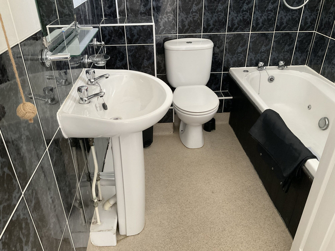 Bathroom 4, Traeth Rooms, Ceredigion
