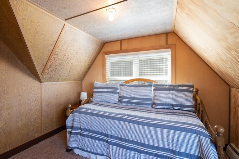 Bedroom 3, New Breakers, Lincoln