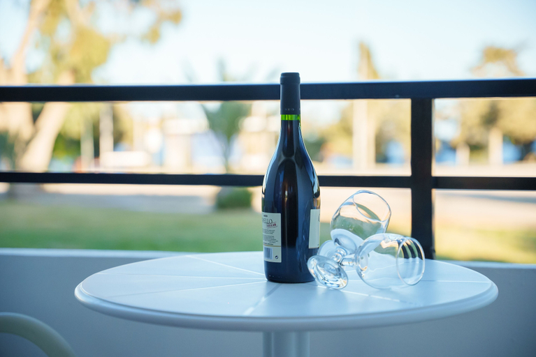 Food & Drinks 4, Konnos Bay Gardens