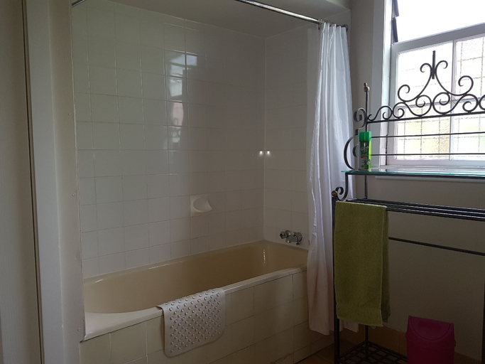 Bathroom 4, Kits Coty, Blue Mountains
