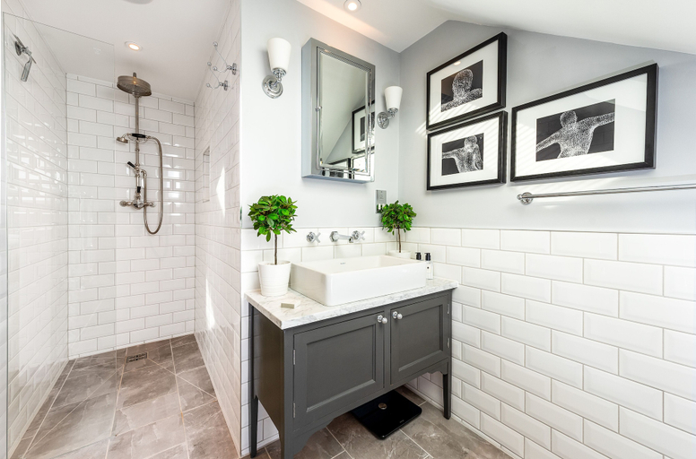 Bathroom 3, Luxurious Wandsworth Home Close to Putney Heath by Underthedoormat, London