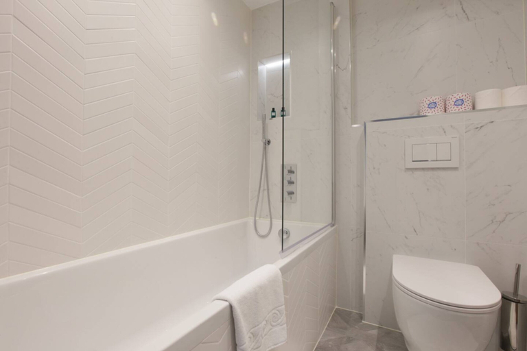 Bathroom 3, Newly Refurbished 1 Bedroom in Vibrant Notting Hill, London