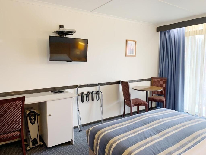 Bedroom 3, Statesman Motor Inn, Ararat