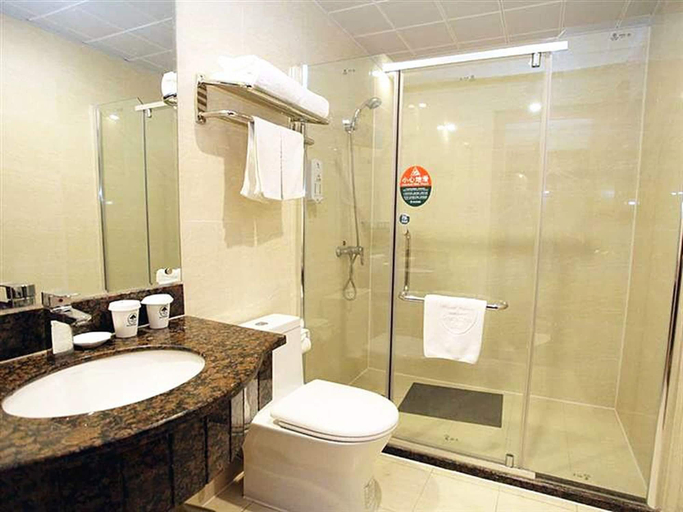 Bathroom 3, GreenTree Inn Zhenjiang Gaotie Wanda Square Express Hotel, Zhenjiang