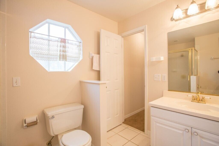 Bathroom 3, 2833fb, Osceola