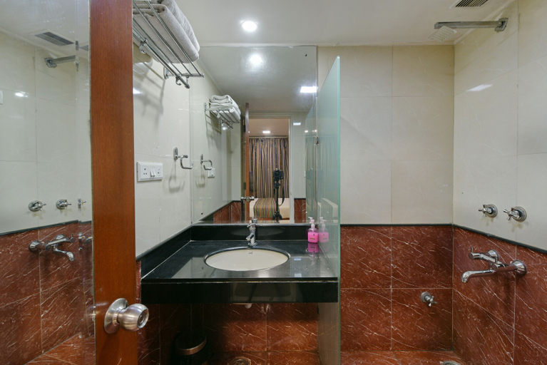 Bathroom 4, Hotel Admire inn NFC By ASPL, Delhi