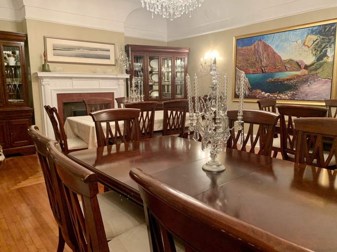 Food & Drinks 5, Monroe House Executive Suites, Division No. 1