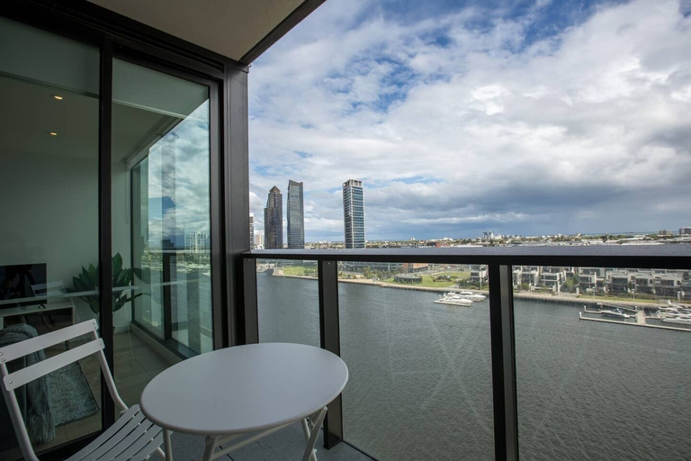 Others 3, Delightful 2BR Riverview@docklands, Melbourne