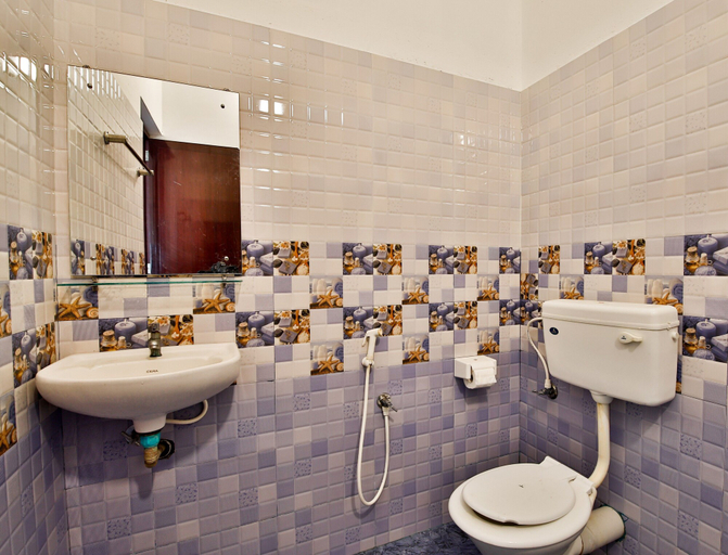 Bathroom 3, Trippr Alleppey - Backpacker Hostel, Alappuzha