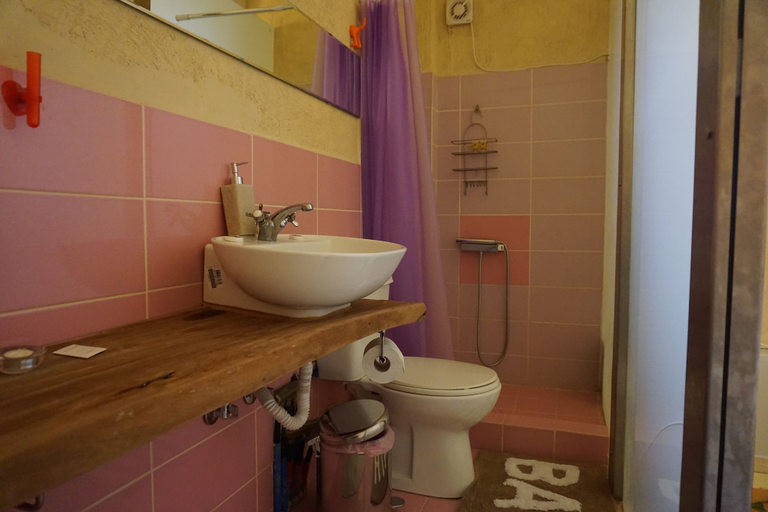 Bathroom 3, Studio Nick, West Greece