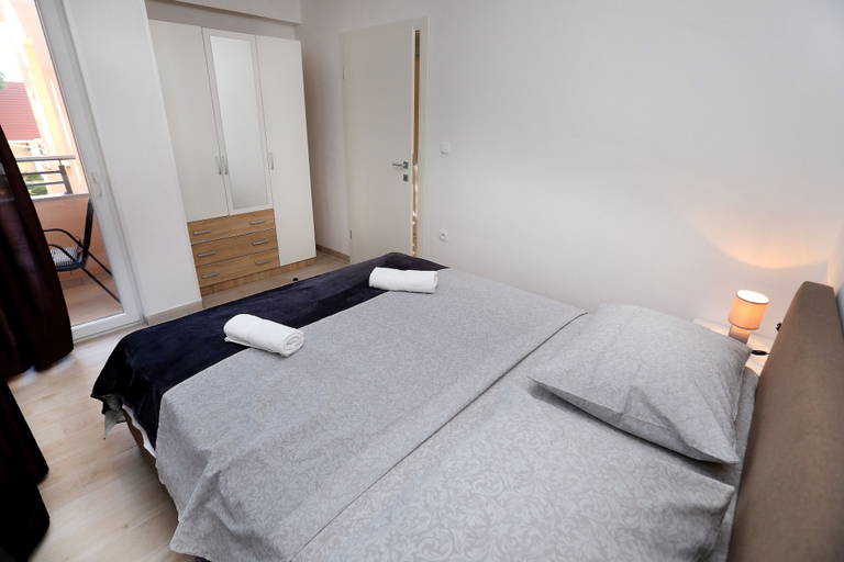 Bedroom 4, Lovely 2-bed Apartment in Okrug Gornji, Okrug