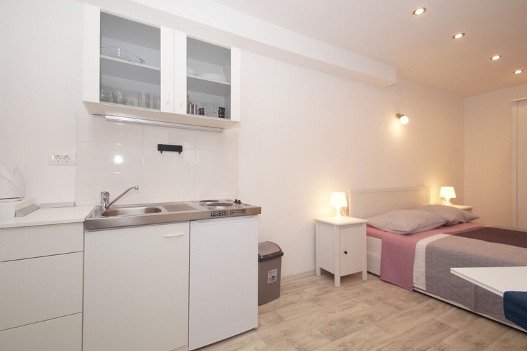 Others 5, Confluence Apartments, Korčula