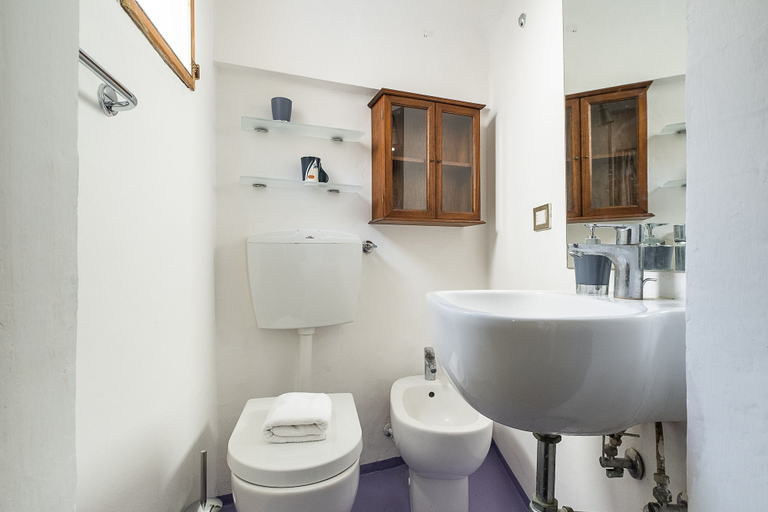 Bathroom 4, A pochi passi da Piazza Maggiore by Wonderful Italy, Bologna
