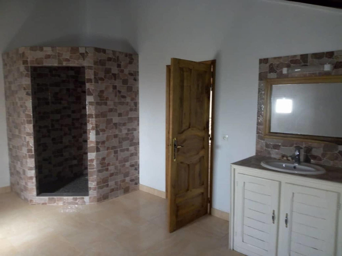 Bathroom 4, Villa Fatou, Mbour