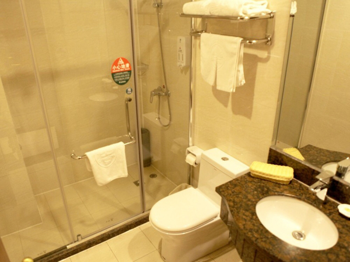 Bathroom 3, GreenTree Inn Zhenjiang Gaotie Wanda Square Express Hotel, Zhenjiang