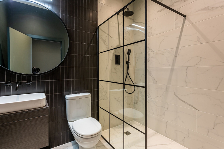 Bathroom 3, Nirvana, Southend-on-Sea