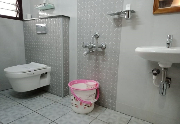 Bathroom 3, John Towers, Surat