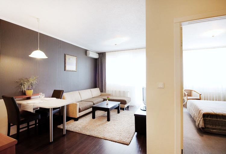 Bedroom 4, Apartments Carrera, Stolichna