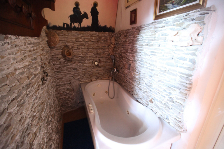 Bathroom 4, Vila Oda e Miqve, Vlorës