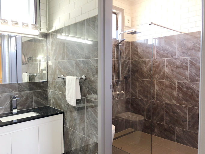 Bathroom 4, Statesman Motor Inn, Ararat