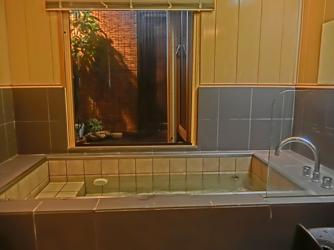Bathroom 3, Hakuba Kaze no Ko, Hakuba