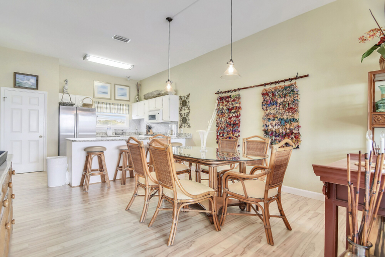 Others 5, Seaside Pointe by Book That Condo, Bay