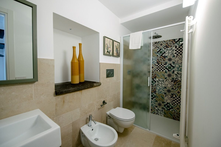 Bathroom 5, Ibla Rooms, Ragusa