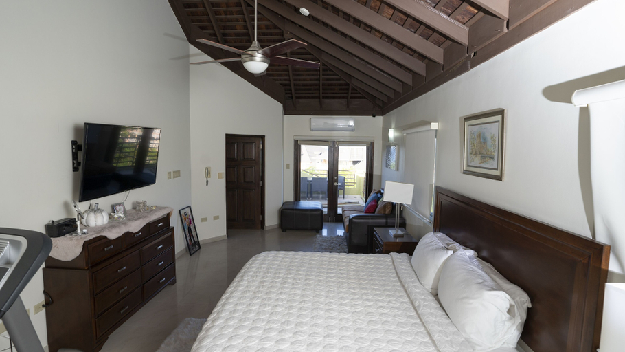 Bedroom 2, Penthouse getaway by the beach