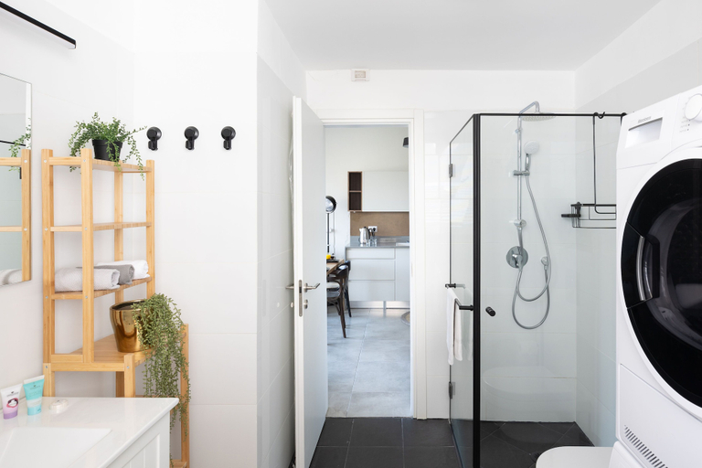 Bathroom 3, HighQuality TelAviv Apartment in theCity