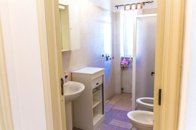 Bathroom, Trullo Anna, Brindisi