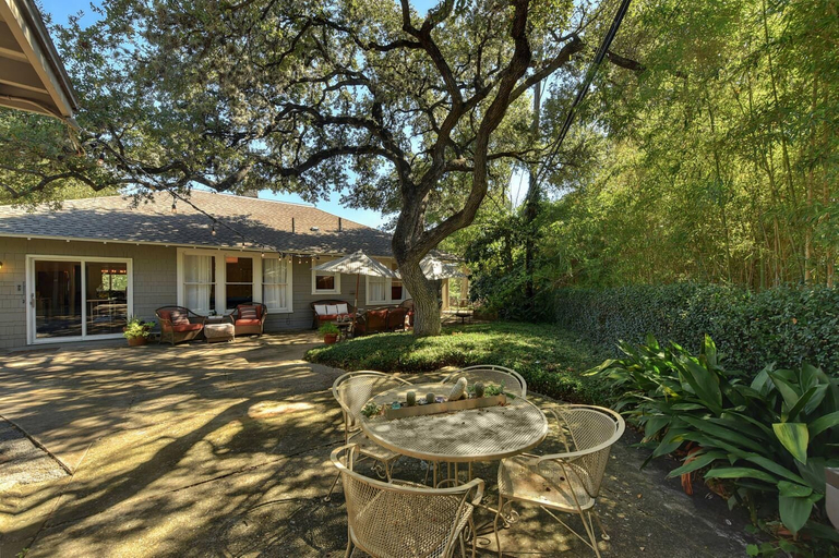 Exterior & Views 1, Modern Charm, Travis