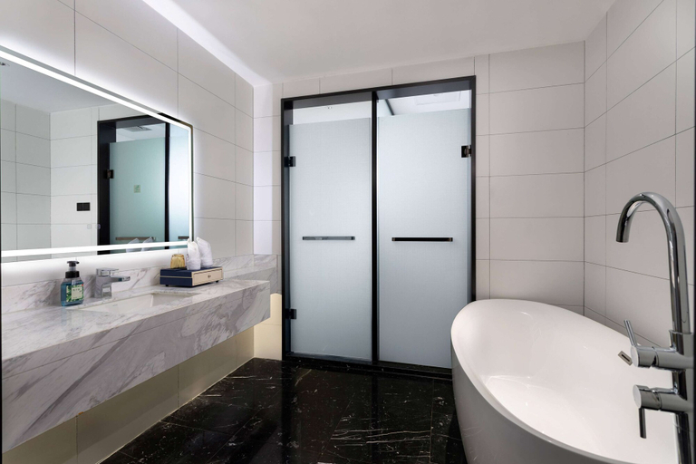 Bathroom 4, Ramada By Wyndham Huzhou Wuxing, Huzhou